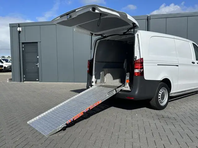 Mercedes-Benz Vito 110 CDI / L3H1 / MAXI / OPRIJPLANK / ACHTERUITRIJCAMERA / AIRCO / BIJRIJDERSBANK...