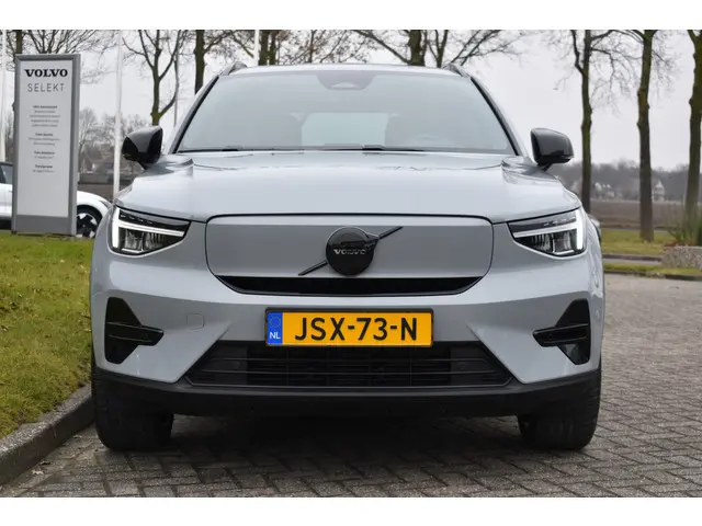 Volvo EX40 Extended Range 252PK Plus Black Ed. 82 kWh | H&K | ACC | Blis | Camera | 20"LMV | Stuurve...