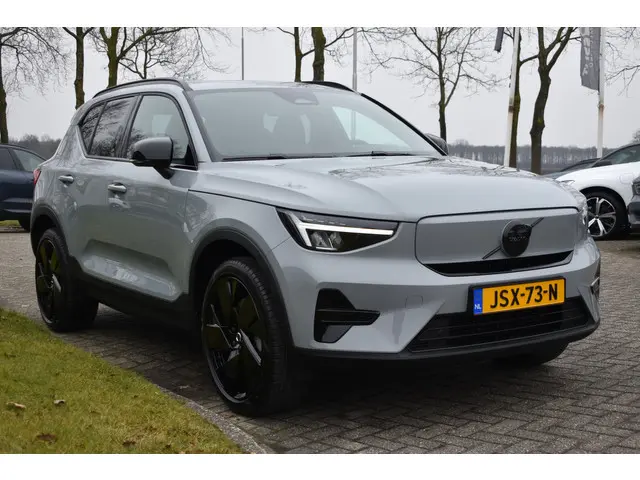 Volvo EX40 Extended Range 252PK Plus Black Ed. 82 kWh | H&K | ACC | Blis | Camera | 20"LMV | Stuurve...