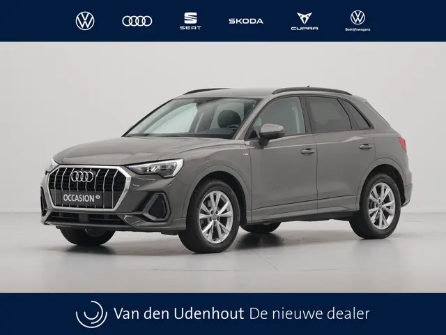 Audi Q3 35 TFSI  150pk Edition S line Navigatie dig display privacy glass 17