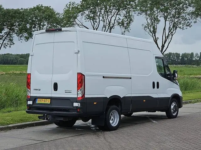 IVECO DAILY 35C18 l2h2 3l dubbellucht!