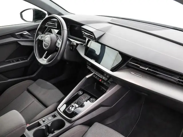 Audi A3 Sportback 45 TFSIe 245pk S-tronic S edition Competition · Apple/Android Car Play · Adaptive...