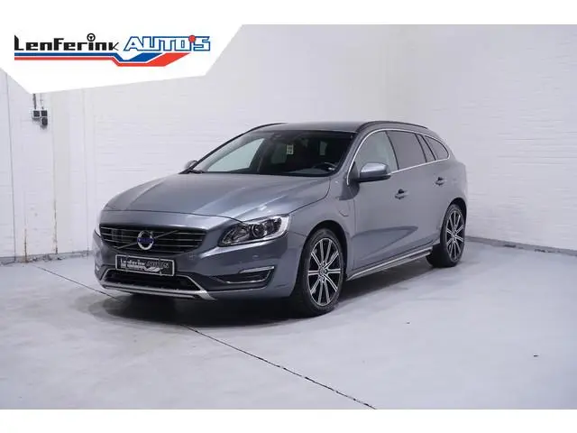 Volvo V60 2.4 D5 Twin Engine AWD Navi Leder Stoelverwarming Private-glas 18"lmv Xenon Cruise