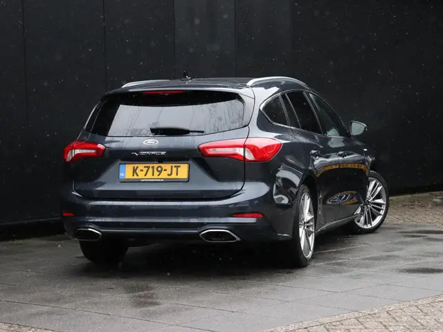 Ford Focus Wagon 1.5 EcoBoost Vignale | LEDER | PANO-DAK | TREKHAAK | B&O | CAMERA | HEAD-UP | APPLE...