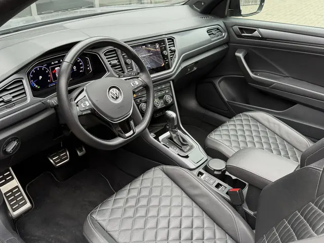 Volkswagen T-Roc Cabrio 1.5 TSI AUT. *!* 2x R-LINE *!* NAVI/ LUXE LEDER/ BEATS/ ACC/ 19 INCH/ MOONST...