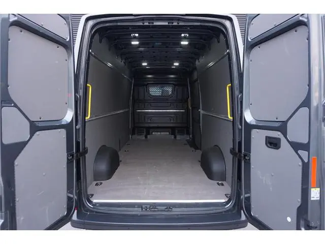 Volkswagen Crafter 35 177pk L4H3/L3H2 Facelift Apple Carplay Camera Airco 3-Zits