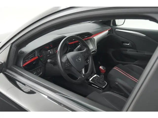 Opel Corsa Turbo 100 GS Line | Parkeersensoren | Apple Carplay | 17 Inch Lichtmetalen Velgen