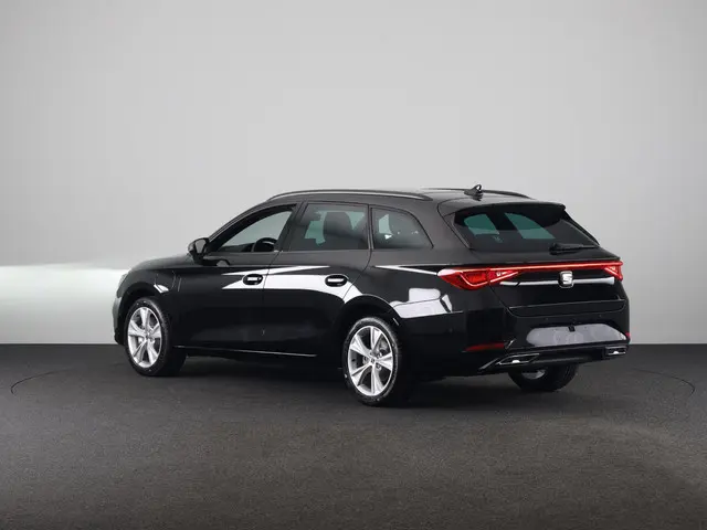Seat Leon Sportstourer 1.5 TSI e-Hybrid FR Business | Safe & Driving Pack