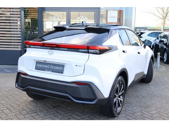 Toyota C-HR 1.8 Hybrid 140 First Edition Limited , Stoel-, Voorruit- & Stuurverwarming