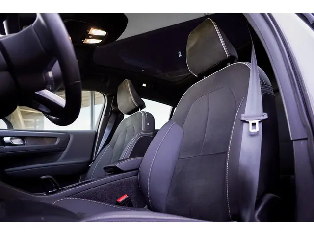 Volvo C40 Recharge Twin Intro Edition 78 kWh / Pano / Trekhaak / Stoel+Stuurverwarming / Incl BTW