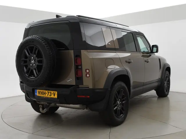 Land Rover Defender 2.0 D240 110 GRIJS KENTEKEN + PANORAMADAK | 360 CAMERA | WEGKL. TREKHAAK | MERID...