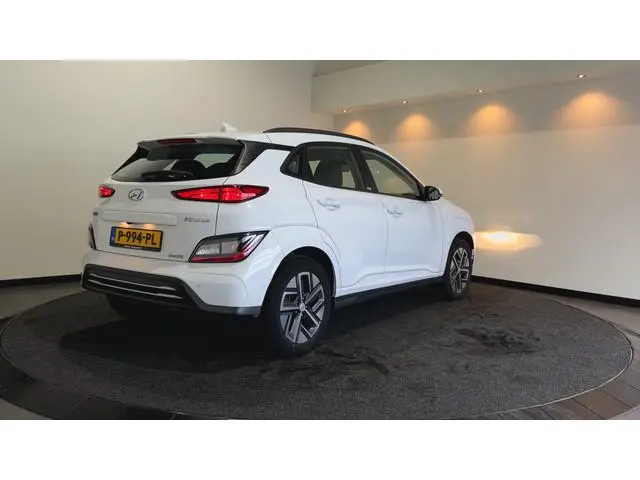 Hyundai Kona EV Comfort 39 kWh - Verwarmde stoelen | Digitaal dashboard | Hill hold functie |