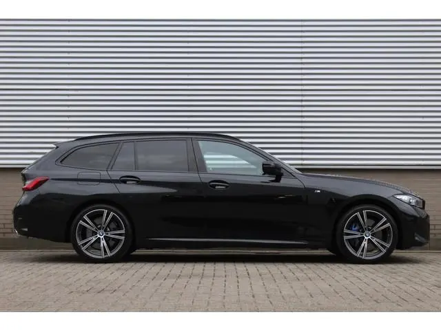 BMW 3-serie Touring 330e M Sport | SOH 95% | Adaptieve cruise | Leder | 360 Camera | BLIS