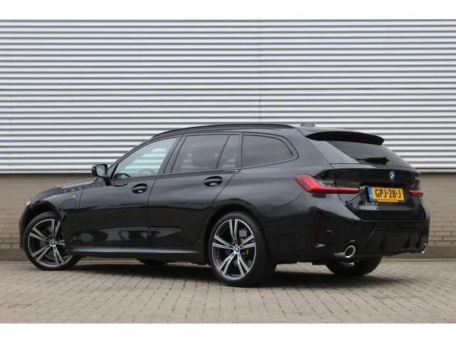 BMW 3-serie Touring 330e M Sport | SOH 95% | Adaptieve cruise | Leder | 360 Camera | BLIS