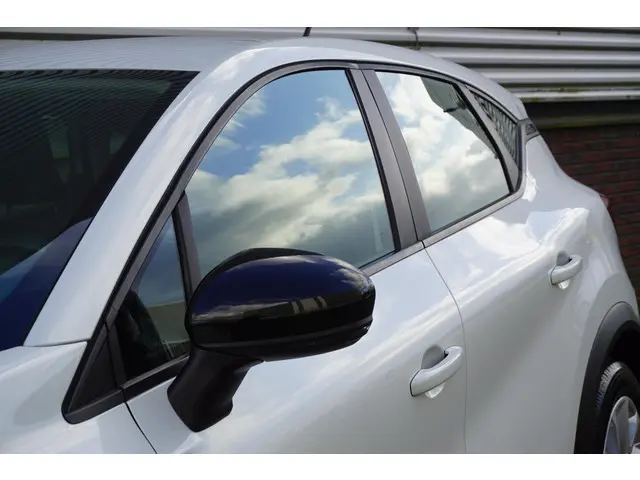 Renault Captur 1.0 TCe 90 Camera+PDC/Metallic lak/Navigatie/ Michelinbanden, bijna nieuw!