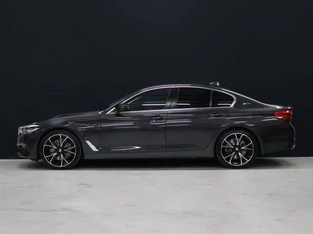 BMW 5-serie 530e iPerformance High Executive Edition [HEAD-UP, STOELVENTILATIE, MEMORY SEATS, STOELV...