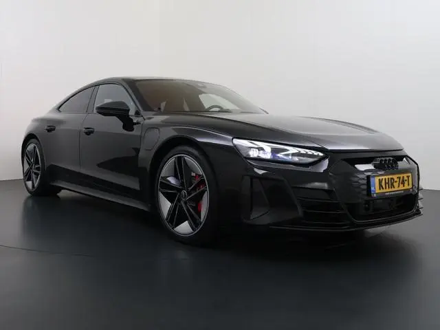Audi e-tron GT RS 93 kWh VAN: 69.900,- VOOR: 64.877,- UW WKVOORDEEL: 5.023,- | SOH: 93% | CARBON PAK...