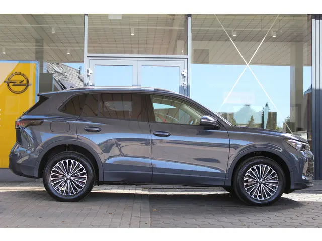 Volkswagen Tiguan 1.5 eHybrid Life | Achteruitrijcamera | Adaptive cruise | Nieuw