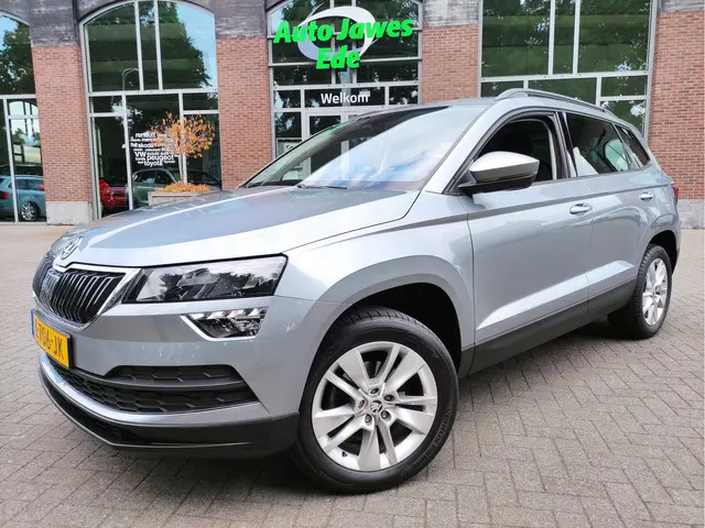 ŠKODA Karoq 1.0 TSI Business Edition 17Inch LMV - Parkeersensoren V+A - Getinte ruiten - NL auto
