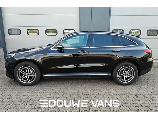Mercedes-Benz EQC 400 4MATIC 360 Camera Burmester Trekhaak Panorama BTW auto Dealer onderhouden.