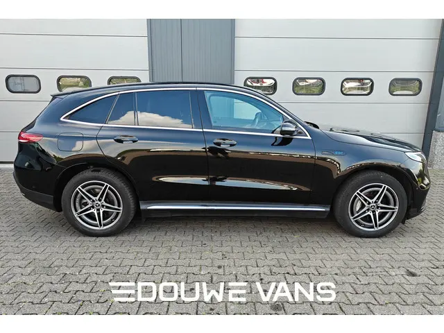 Mercedes-Benz EQC 400 4MATIC 360 Camera Burmester Trekhaak Panorama BTW auto Dealer onderhouden.