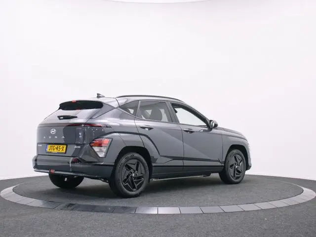 Hyundai Kona Electric Pure Edition 64.8 kWh | Demo | Private lease mogelijk!