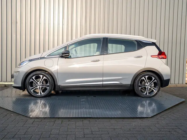 Opel Ampera-e Business executive 60 kWh | Keyless | Leder | Camera | Stoelverw. | Prijs Rijklaar!!