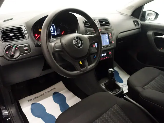 Volkswagen Polo 1.4 TDI Highline Bluemotion - Navi, Clima, Cruise, Dealer onderhouden