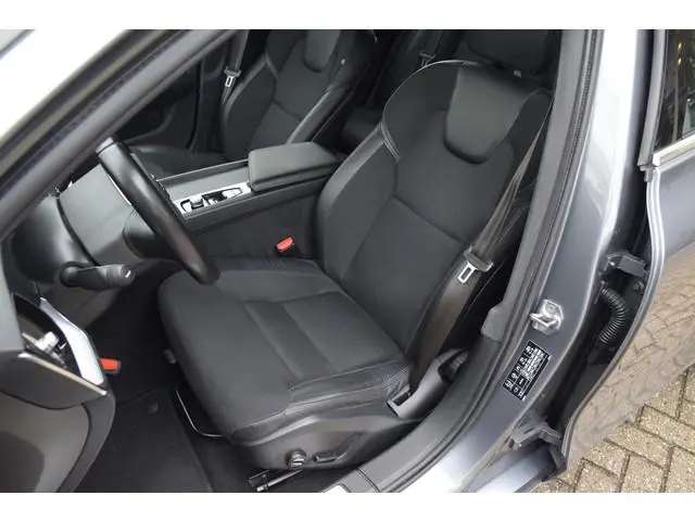 Volvo V60 2.0 T4 Momentum Pro met 19inch/Led/Carplay/Cruise