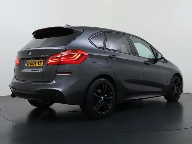 BMW 2-serie Active Tourer 220i High Executive M Pakket Trekhaak Camera Automaat