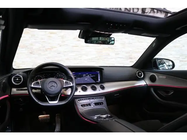 Mercedes-Benz E-klasse 200 AMG | PANO | SFEERVERLICHTING | CAMERA | NAP | NL AUTO |