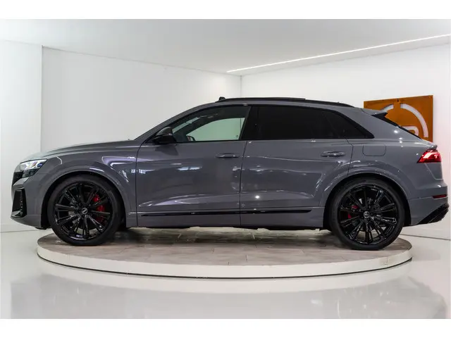 Audi Q8 60 TFSI E Quattro S-Edition Competition 490PK 2026 | Nardo | 3D B&O | Pano | VOL! 5 JAAR FAB...