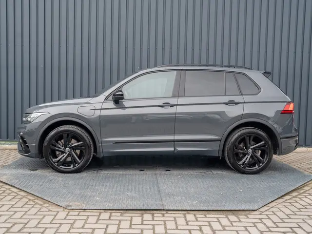 Volkswagen Tiguan 1.4 TSI eHybrid R-Line Business+ | Keyless | Black Style | IQ Light | Elk. A-klep...