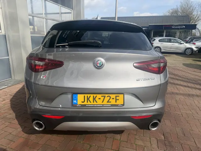 Alfa Romeo Stelvio 2.0 T AWD Veloce AWD Super First Edition 280 PK Leder Camera Keyless Stoel/Stuurv...