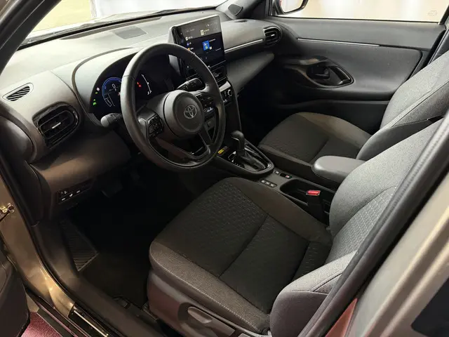 Toyota Yaris Cross 1.5 HYBRID DYNAMIC KEYLESS CAMERA LED ZWARTE HEMEL STOEL/STUUR VERW. 17''LMV ✅ To...