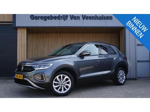 Volkswagen T-Roc 1.5 TSI 150pk DSG Life Business *Facelift* Virtual App-Connect 17inch LM Stoelverwa...