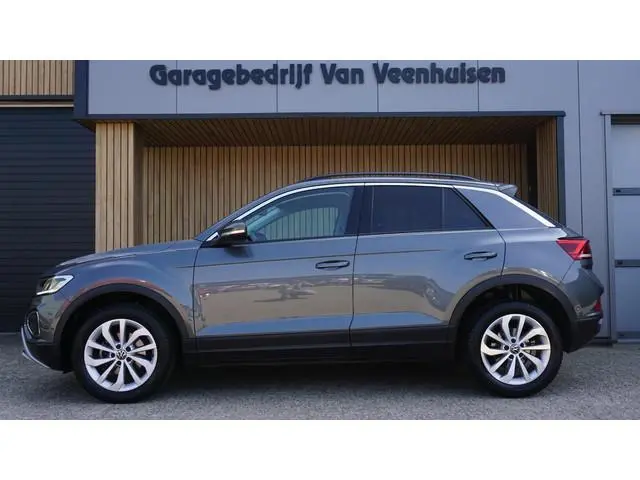 Volkswagen T-Roc 1.5 TSI 150pk DSG Life Business *Facelift* Virtual App-Connect 17inch LM Stoelverwa...