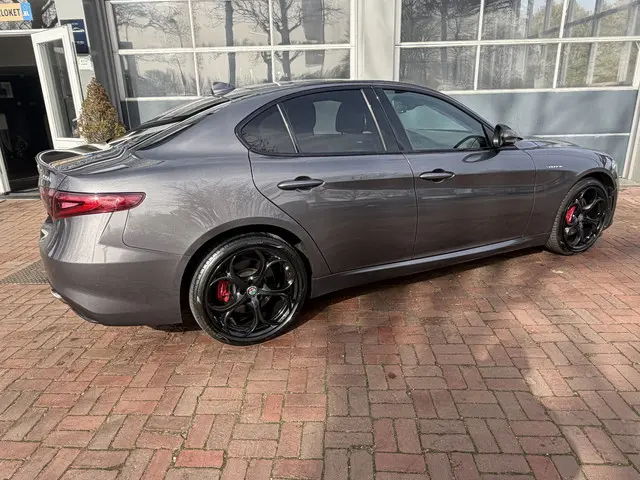 Alfa Romeo Giulia 2.0 T AWD Veloce 280pk Adaptive Camera Leder Stoel/Stuurverw. 19''