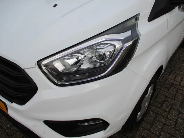 Ford Transit Custom 2.0 TDCI 130 PK L2 Trend Dubbele Cabine 6 Persoons