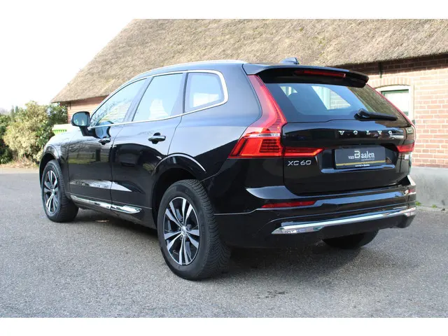 Volvo XC60 2.0 T6 PHEV hybrid AWD Core Bright LONG RANGE LEER PANO 49000KM!!!