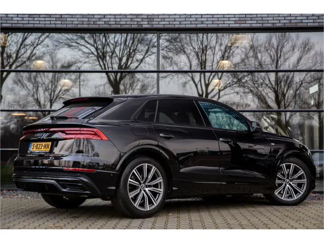 Audi Q8 55 TFSI e quattro Pro Line Advanced , RS-zetels, 3D-camera, Luchtvering, Head-up display, Ap...