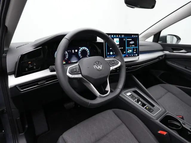 Volkswagen Golf 1.5 eHybrid 204 pk Life Edition | Panoramadak | Stuur-/stoelverwarming | Achteruitri...