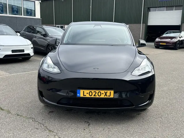 Tesla Model Y Long Range AWD 75 kWh SOH 88%|BTW|VAN €30.900,- NU VOOR SLECHTS €28.877,- Uw LENTEVOOR...
