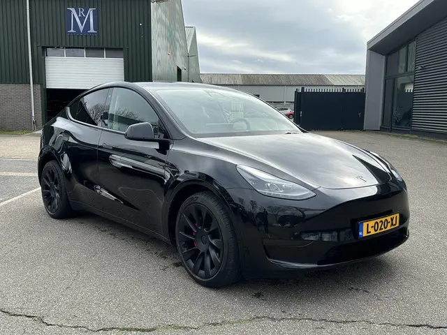 Tesla Model Y Long Range AWD 75 kWh SOH 88%|BTW|VAN €30.900,- NU VOOR SLECHTS €28.877,- Uw LENTEVOOR...