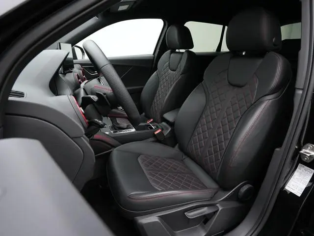 Audi Q2 35 TFSI 150 pk S-tronic S-Line | Trekhaak | Leder fijnnappa | Matrix LED | Sonos | Elektrisc...
