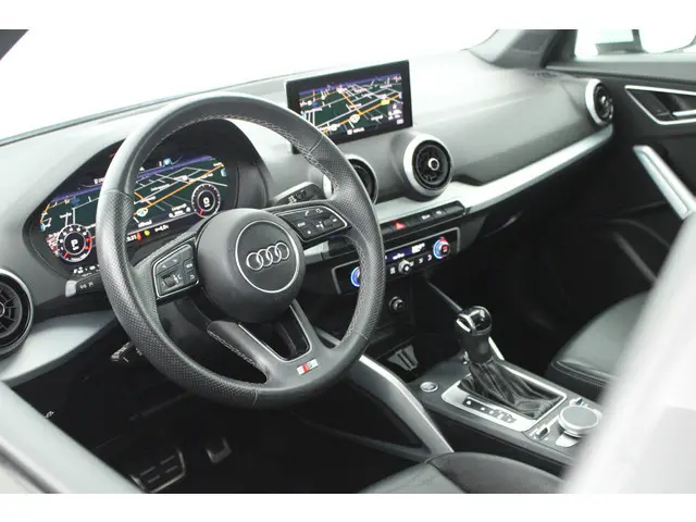 Audi Q2 35 TFSI 150pk S Edition Panoramadak Keyless Virtual Cockpit LED Koplampen S-Line