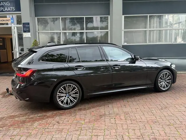 BMW 3-serie Touring 330e Business Edition Plus Bj 2022 292PK | M-pakket | Full led | Carplay | Trekh...