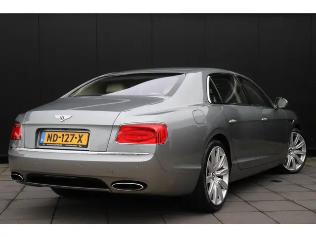 Bentley Flying Spur 6.0 W12 | LEDER | SCHUIFDAK | KERAMISCH | NAIM SOUNDSYSTEM | ENTERTAINMENT ACHTE...