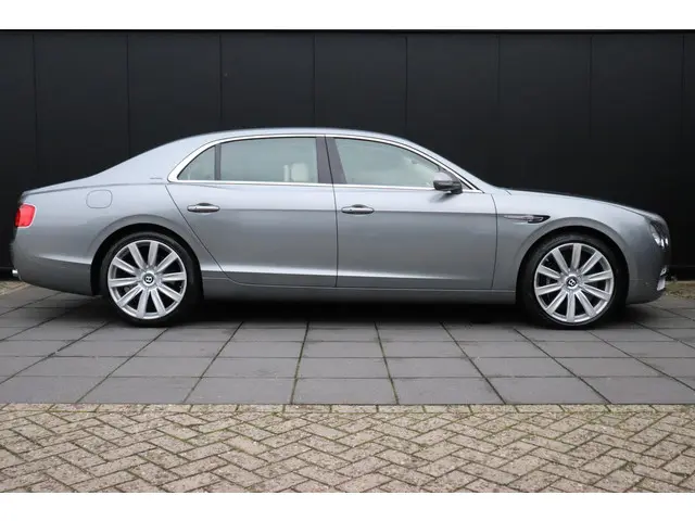 Bentley Flying Spur 6.0 W12 | LEDER | SCHUIFDAK | KERAMISCH | NAIM SOUNDSYSTEM | ENTERTAINMENT ACHTE...