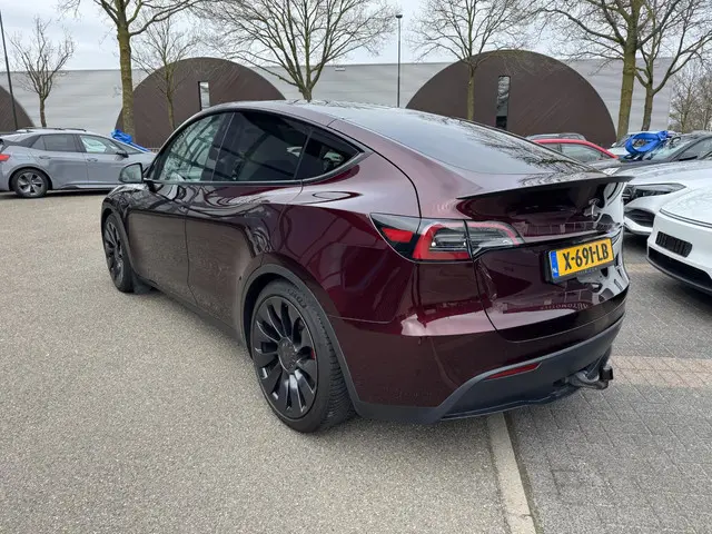 Tesla Model Y Performance AWD 75 kWh VAN € 40.900,- VOOR € 38.440,- UW LENTEVOORDEEL € 2.460,-!AFNEE...